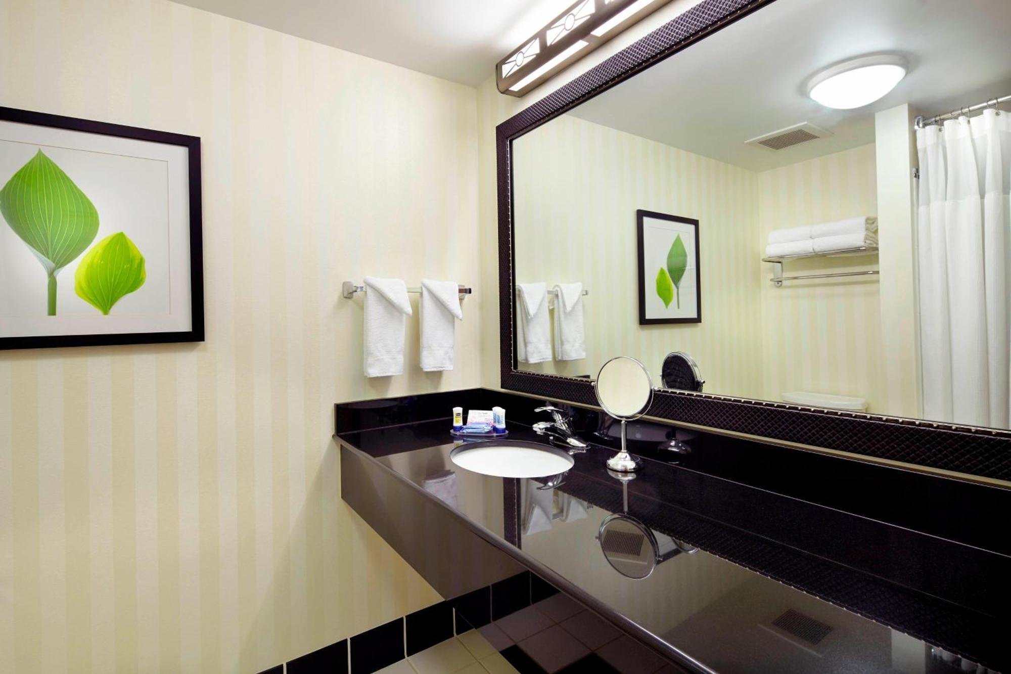 Fairfield Inn & Suites Pittsburgh Neville Island Робинсон-Тауншип Экстерьер фото